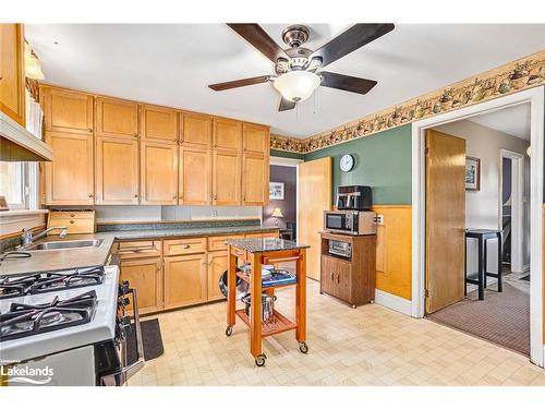 640 Ste Marie Street, Collingwood, ON - Indoor Photo Showing Kitchen