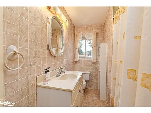 640 Ste Marie Street, Collingwood, ON - Indoor Photo Showing Bathroom