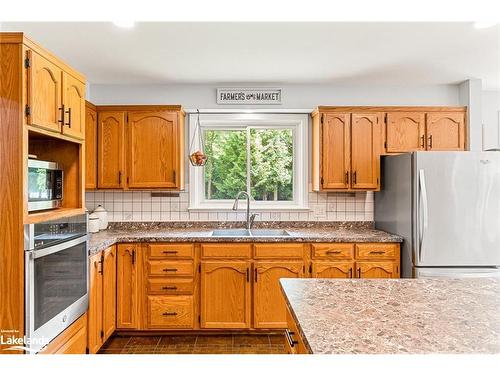 103303 Grey 18 Road, Owen Sound, ON - Indoor Photo Showing Kitchen With Double Sink