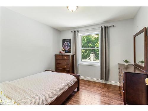 103303 Grey 18 Road, Owen Sound, ON - Indoor Photo Showing Bedroom