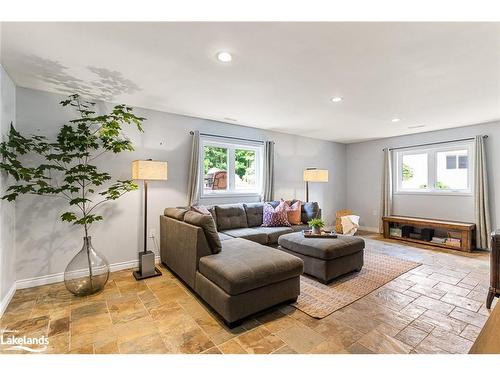 103303 Grey 18 Road, Owen Sound, ON - Indoor Photo Showing Living Room