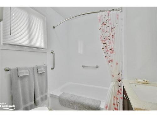 117 Burke Street, Penetanguishene, ON - Indoor Photo Showing Bathroom