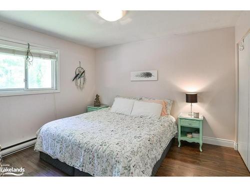 255 Brown Street, Gravenhurst, ON - Indoor Photo Showing Bedroom
