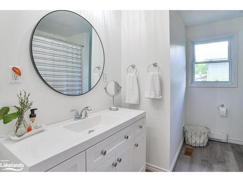 255 Brown Street, Gravenhurst, ON - Indoor Photo Showing Bathroom