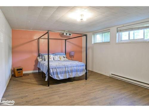 255 Brown Street, Gravenhurst, ON - Indoor Photo Showing Bedroom