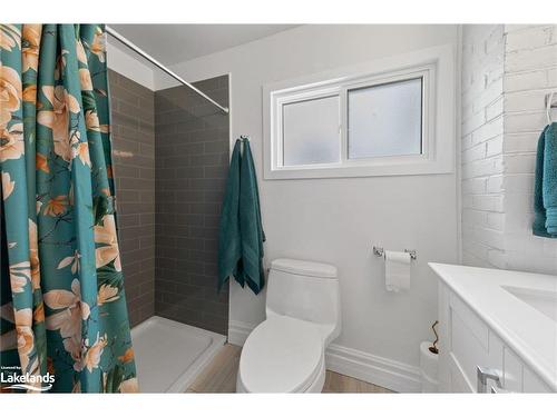 354 Queen Street, Midland, ON - Indoor Photo Showing Bathroom