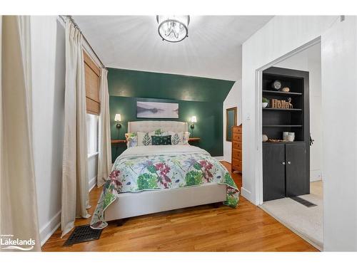 354 Queen Street, Midland, ON - Indoor Photo Showing Bedroom
