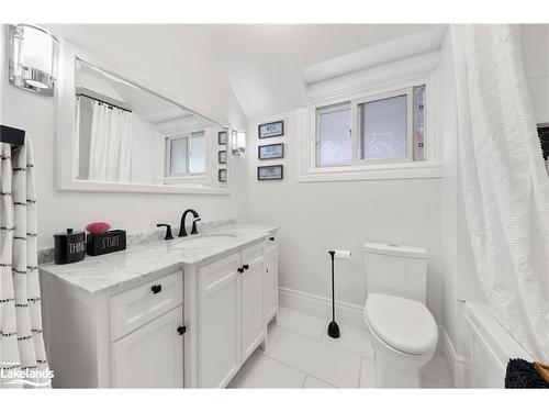 354 Queen Street, Midland, ON - Indoor Photo Showing Bathroom