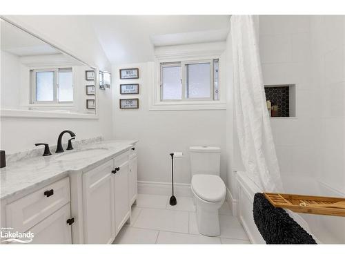 354 Queen Street, Midland, ON - Indoor Photo Showing Bathroom