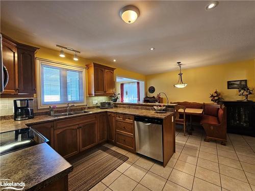 7 Virginia Avenue, Wasaga Beach, ON - Indoor Photo Showing Kitchen With Double Sink