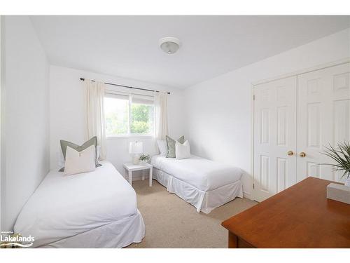111 Rodney Street, Collingwood, ON - Indoor Photo Showing Bedroom