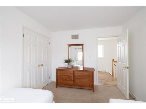 111 Rodney Street, Collingwood, ON - Indoor Photo Showing Bedroom