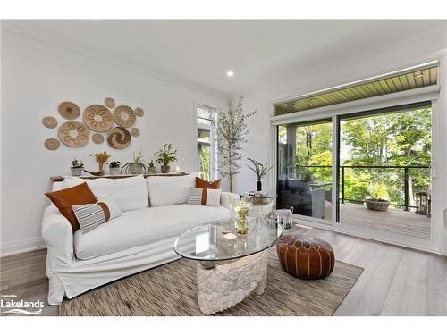 53 Jack Street, Huntsville, ON - Indoor Photo Showing Living Room