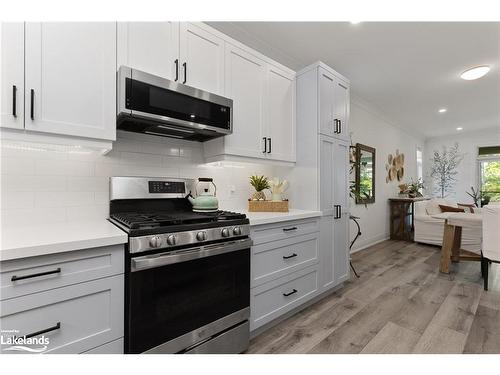 53 Jack Street, Huntsville, ON - Indoor Photo Showing Kitchen With Upgraded Kitchen
