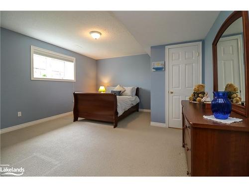 10 Masters Lane, Wasaga Beach, ON - Indoor Photo Showing Bedroom