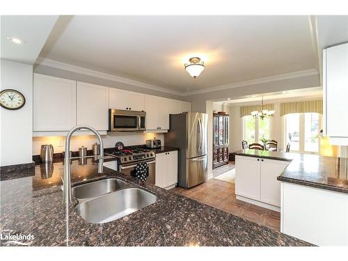 10 Masters Lane, Wasaga Beach, ON - Indoor Photo Showing Kitchen With Double Sink