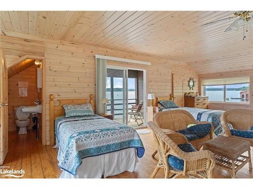 29 Is Keewaydin Island, Muskoka Lakes, ON - Indoor Photo Showing Bedroom