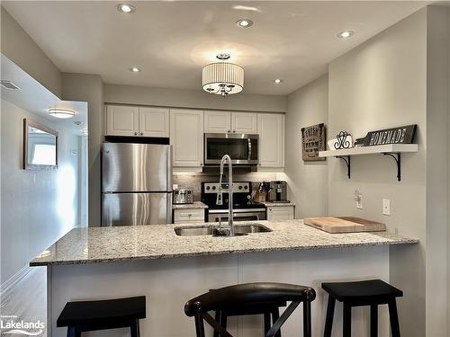 107-5 Anchorage Crescent, Collingwood, ON - Indoor Photo Showing Kitchen With Double Sink With Upgraded Kitchen