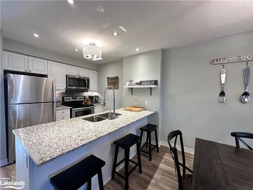 107-5 Anchorage Crescent, Collingwood, ON - Indoor Photo Showing Kitchen With Double Sink With Upgraded Kitchen