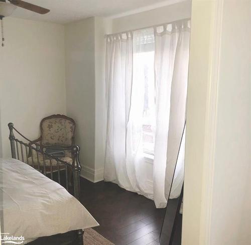 162 Avondale Street, Hamilton, ON - Indoor Photo Showing Bedroom