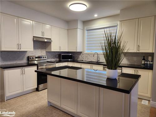 40 Waterview Road, Wasaga Beach, ON - Indoor Photo Showing Kitchen