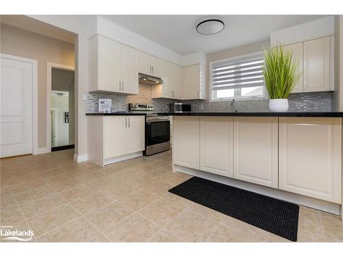 40 Waterview Road, Wasaga Beach, ON - Indoor Photo Showing Kitchen