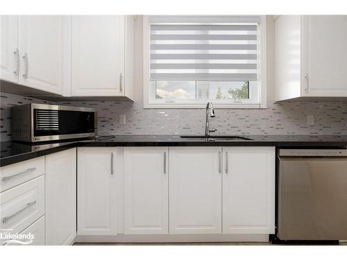 40 Waterview Road, Wasaga Beach, ON - Indoor Photo Showing Kitchen