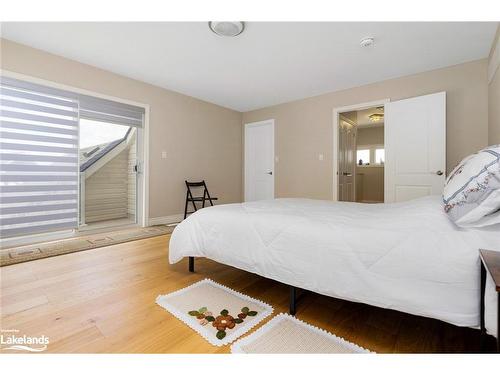 40 Waterview Road, Wasaga Beach, ON - Indoor Photo Showing Bedroom