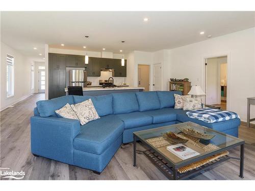 13 Blue Birch Lane, Huntsville, ON - Indoor Photo Showing Living Room