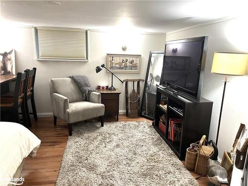 249 Pine Street, Collingwood, ON - Indoor Photo Showing Bedroom