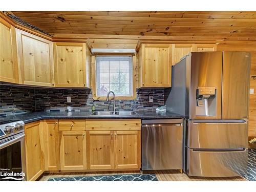 19 Cabin Crescent, Wasaga Beach, ON - Indoor Photo Showing Kitchen With Double Sink