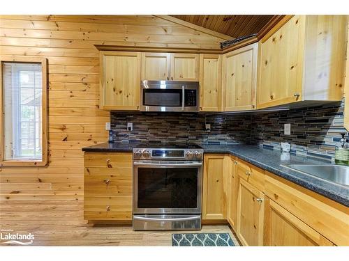 19 Cabin Crescent, Wasaga Beach, ON - Indoor Photo Showing Kitchen