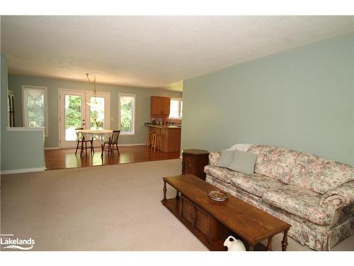 50 Pineridge Gate, Gravenhurst, ON - Indoor Photo Showing Living Room