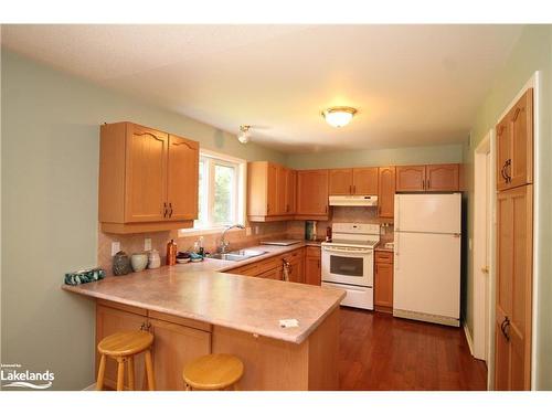 50 Pineridge Gate, Gravenhurst, ON - Indoor Photo Showing Kitchen With Double Sink