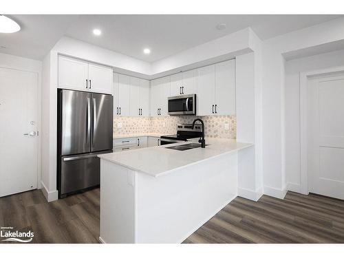 318-4 Kimberly Lane, Collingwood, ON - Indoor Photo Showing Kitchen With Double Sink With Upgraded Kitchen