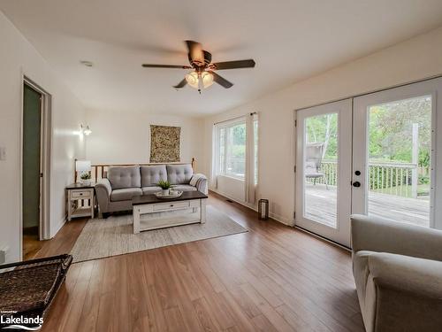 132 Holditch Street, Bracebridge, ON - Indoor Photo Showing Living Room