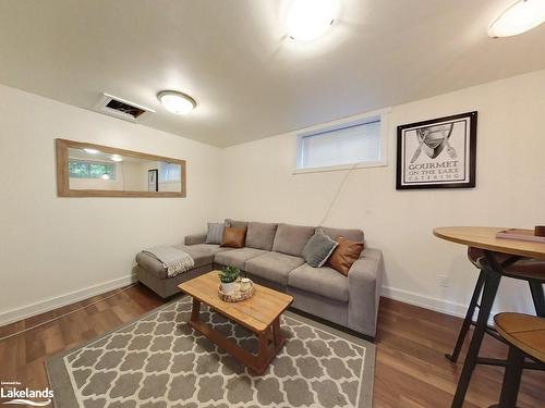 132 Holditch Street, Bracebridge, ON - Indoor Photo Showing Living Room