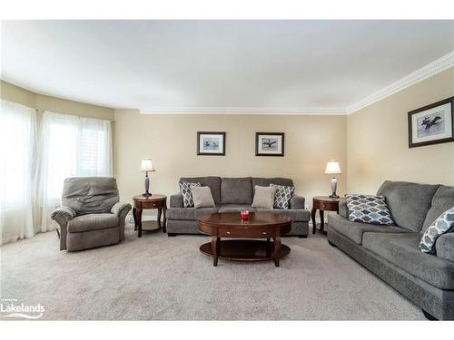 66 Joliet Crescent, Tiny, ON - Indoor Photo Showing Living Room