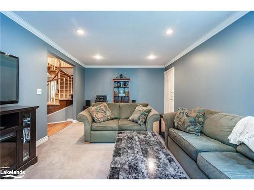 66 Joliet Crescent, Tiny, ON - Indoor Photo Showing Living Room