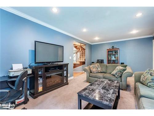 66 Joliet Crescent, Tiny, ON - Indoor Photo Showing Living Room