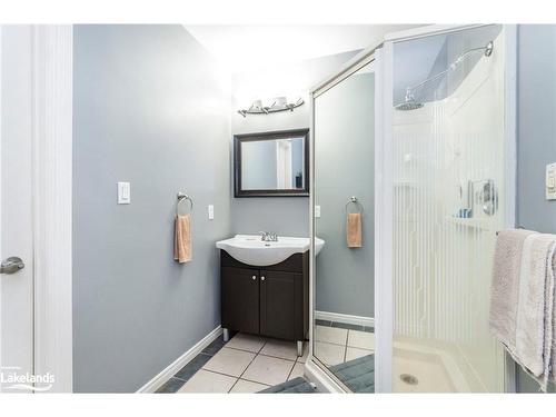 66 Joliet Crescent, Tiny, ON - Indoor Photo Showing Bathroom