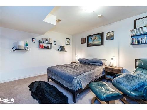 66 Joliet Crescent, Tiny, ON - Indoor Photo Showing Bedroom