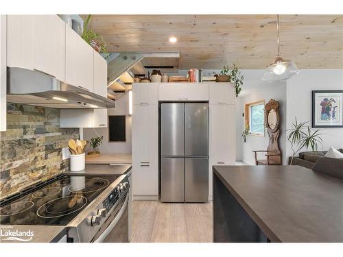 470 Markles Road, Huntsville, ON - Indoor Photo Showing Kitchen