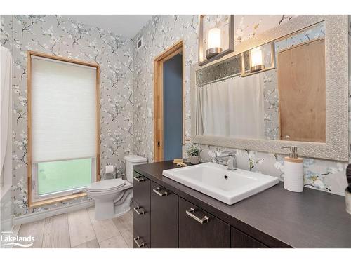 470 Markles Road, Huntsville, ON - Indoor Photo Showing Bathroom