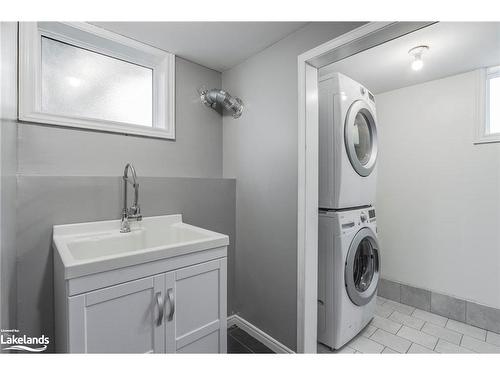 53 Hill Top Drive, Penetanguishene, ON - Indoor Photo Showing Laundry Room