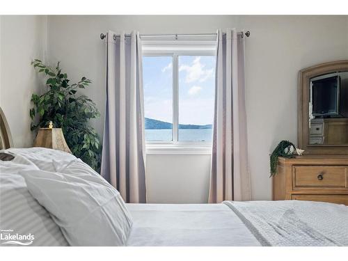 57 Bernard Crescent, Sundridge, ON - Indoor Photo Showing Bedroom