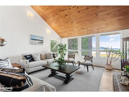 57 Bernard Crescent, Sundridge, ON - Indoor Photo Showing Living Room