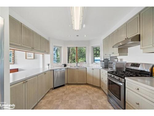 57 Bernard Crescent, Sundridge, ON - Indoor Photo Showing Kitchen