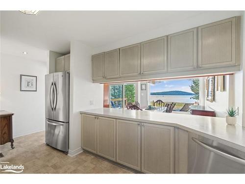 57 Bernard Crescent, Sundridge, ON - Indoor Photo Showing Kitchen