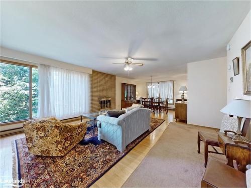 738 River Road E, Wasaga Beach, ON - Indoor Photo Showing Living Room